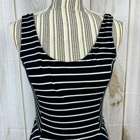 Mossimo Dress Striped Symmetrical Pattern Flowy Tank Summer Dress Blue Size S/P - Picture 4 of 10